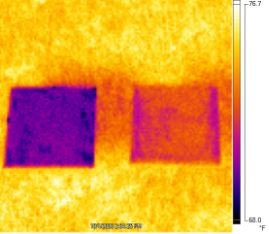 Imagem de uma câmera infravermelho mostrando que a capacidade refrigerativa da tinta desenvolvida na Universidade Purdue é bem superior às tintas comerciais atuais. 