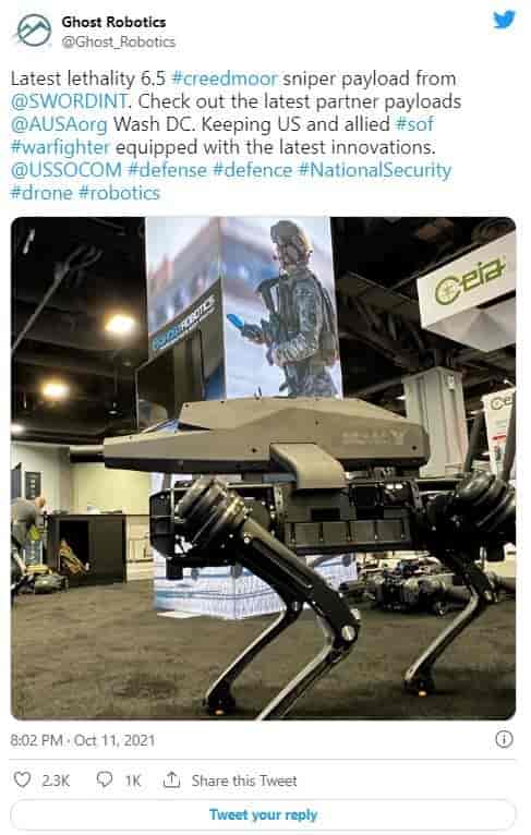 Postagem no Twitter da empresa Ghost Robotics apresentando seu cão robô armado.