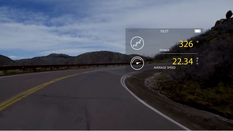 Visão de um ciclista utilizando um smart glasses modelo Kopin Solos.  
