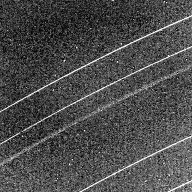 Anéis de Urano capturados pela sonda Voyager.