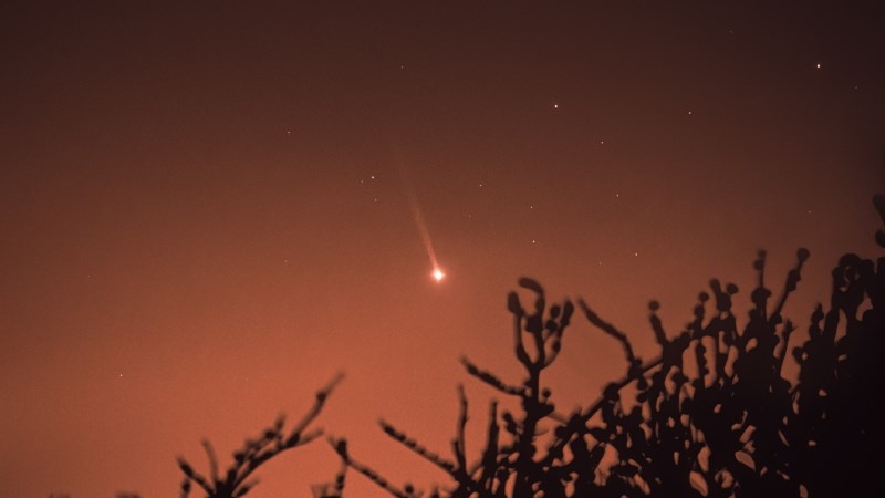 Cauda gigante de Mercúrio, semelhante a de um cometa, é registrada por fotógrafo - Cauda de Mercúrio.