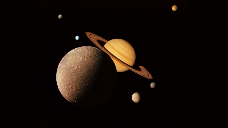Saturno recupera o status de planeta com mais luas no Sistema Solar - Saturno junto com suas luar.