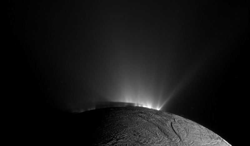 Pesquisadores detectam fosfatos na lua de Saturno, Encélado - 